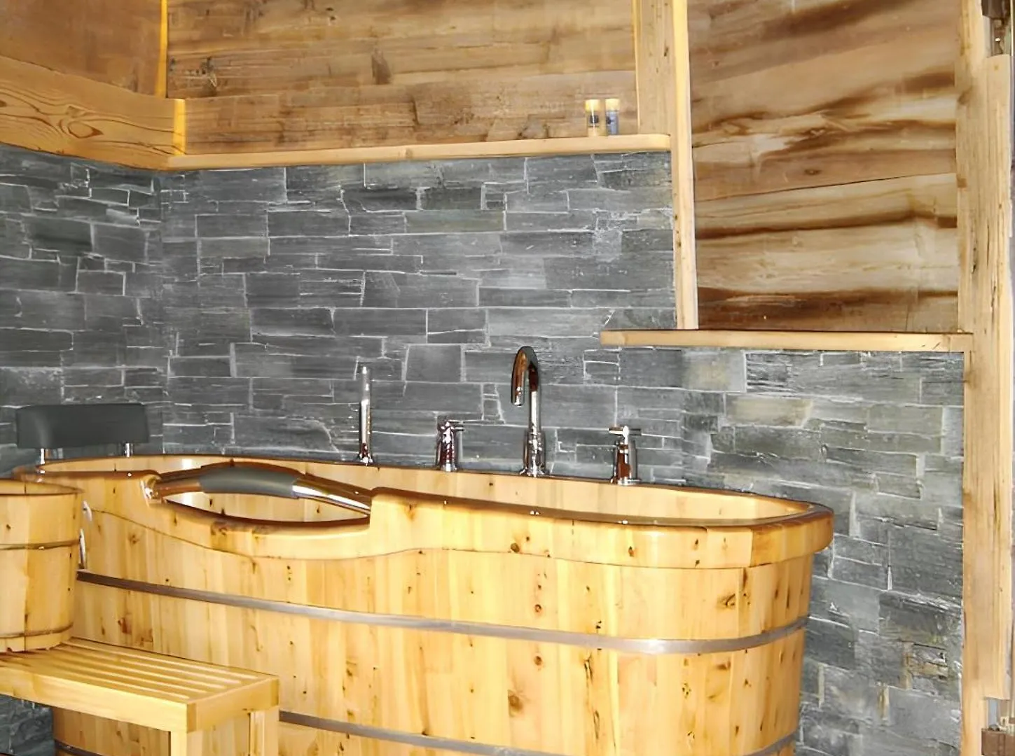 Chalet Spacieux A Saint-Nicolas-La-Chapelle Avec Cheminee