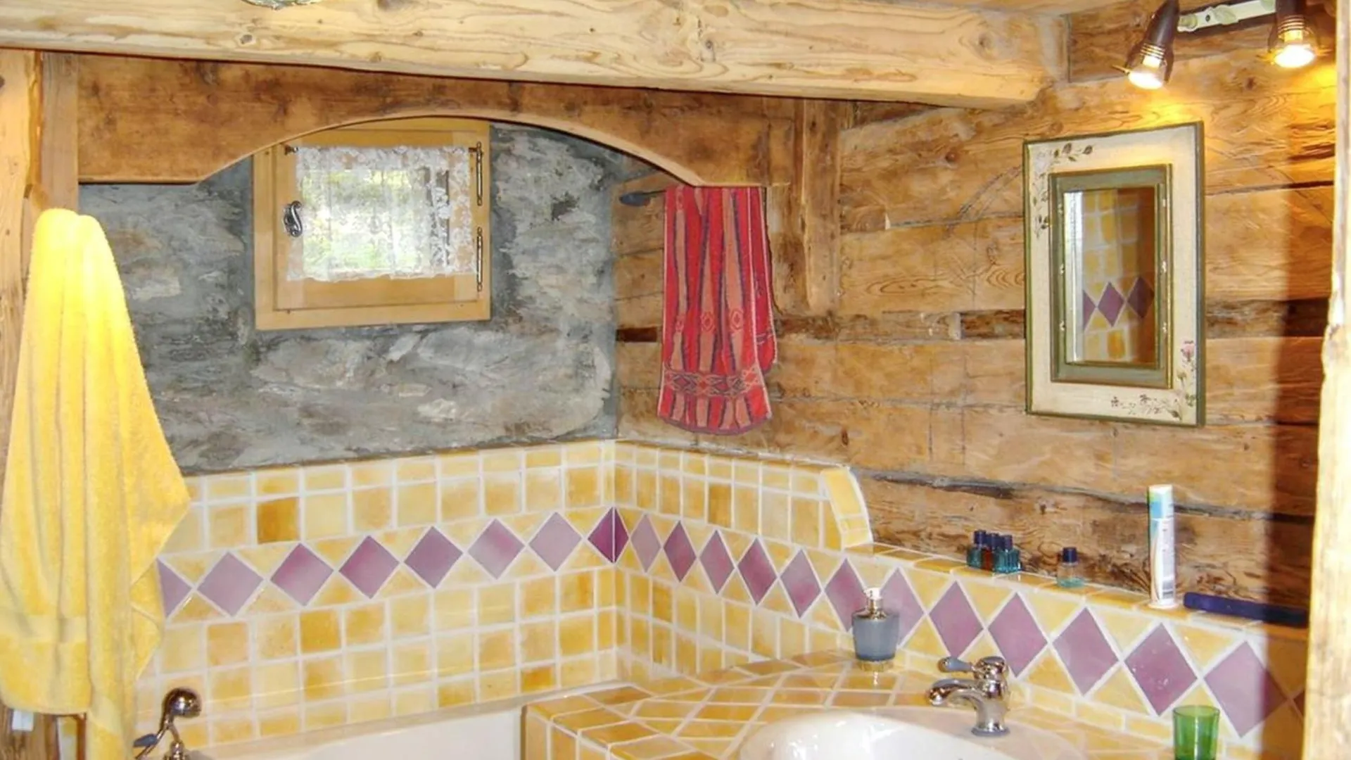 Chalet Spacieux A Saint-Nicolas-La-Chapelle Avec Cheminee