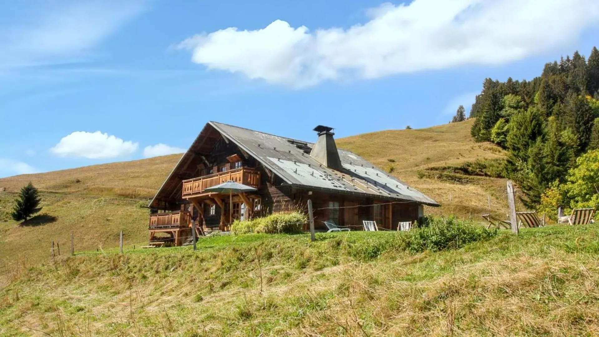 Chalet Spacieux A Saint-Nicolas-La-Chapelle Avec Cheminee