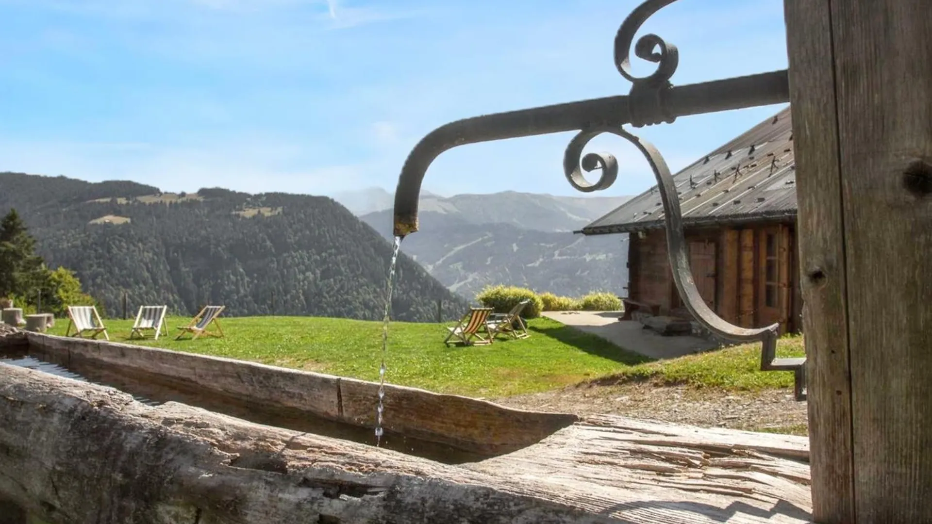 Chalet Spacieux A Saint-Nicolas-La-Chapelle Avec Cheminee