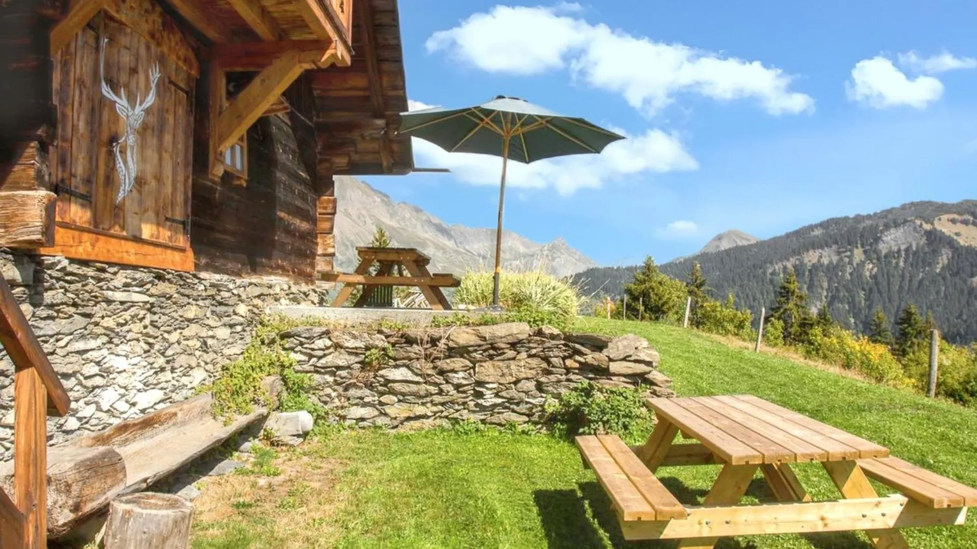 Chalet Spacieux A Saint-Nicolas-La-Chapelle Avec Cheminee
